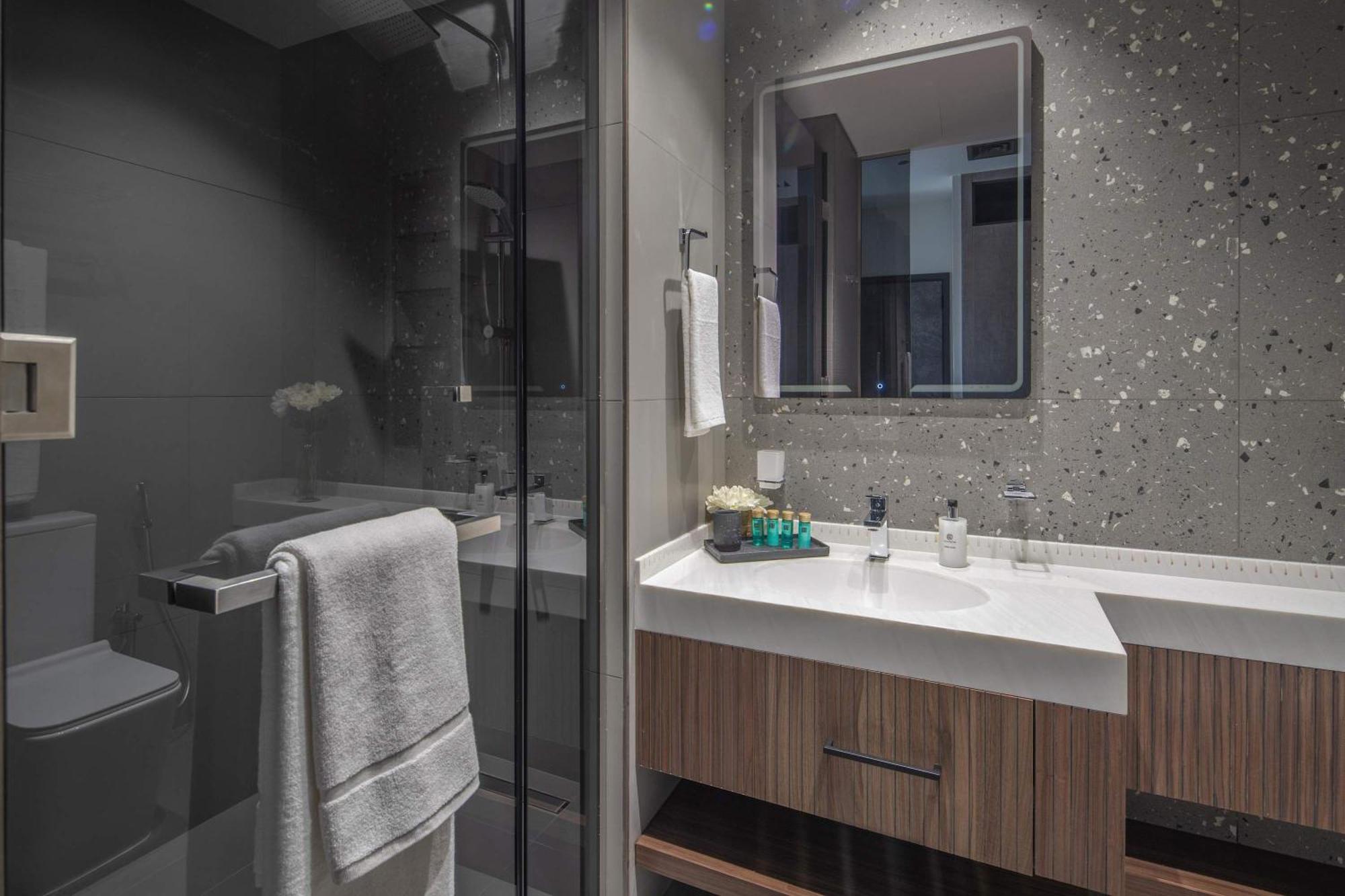 Frank Porter - Mbl Royal Apartment Dubai